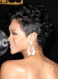 Rihanna Cabelo Curto 03