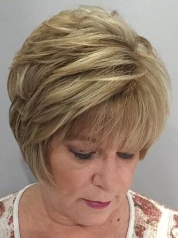 Cabelo curto inspiração mulheres 60+ - Frente