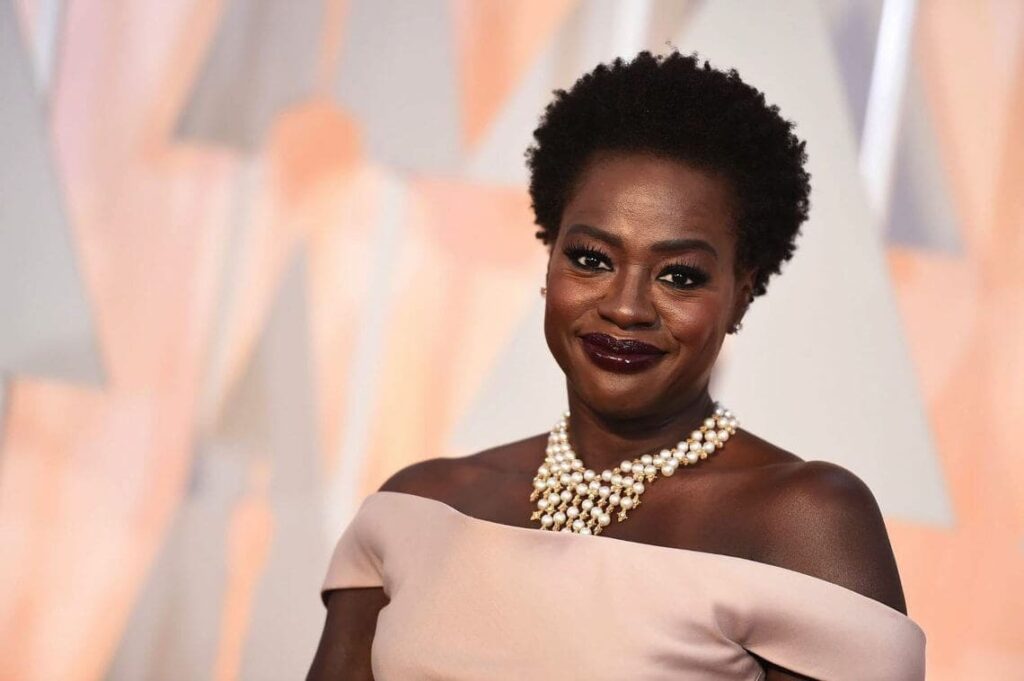 Lindo cabelo curto natural da Viola Davis