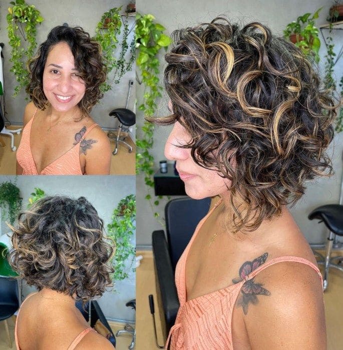 2. Chanel curto repicado em cabelos ondulados