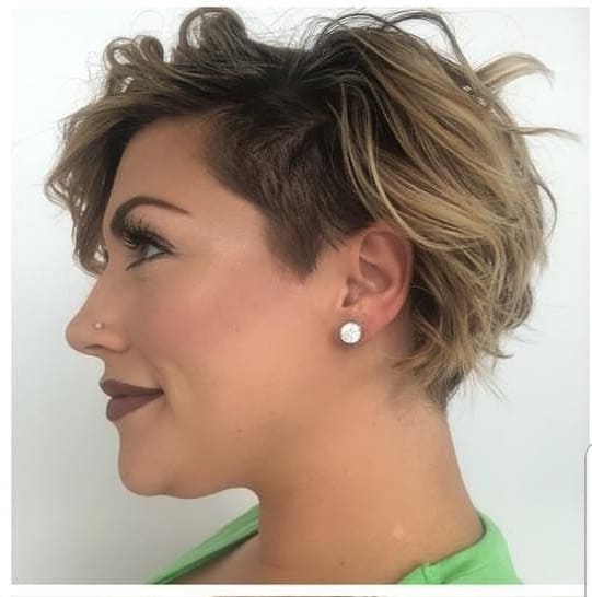 Lateral cabelo curto loiro com toque ondulado 2