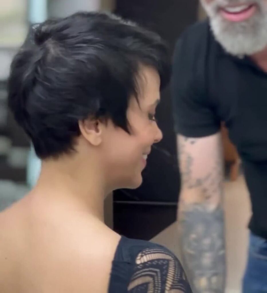 Lateral 1 curtinha feminina Nell Carmo