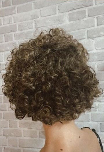 Nuca - cabelo curto - cabelos cacheados